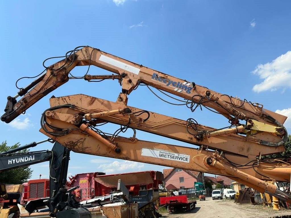 Nobas UB1236 - Bontó kotrógép: 2 kép. Nobas UB1236 - Bontó kotrógép: 2 kép.