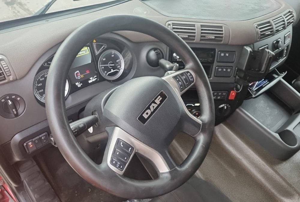 DAF CF 410 - Nyergesvontató: 5 kép. DAF CF 410 - Nyergesvontató: 5 kép.