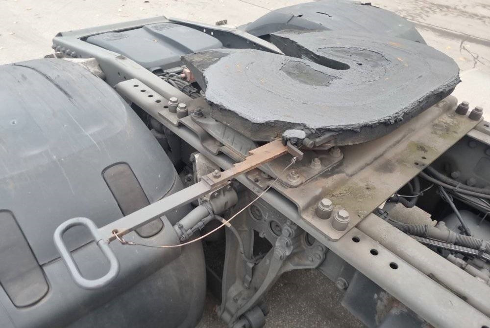 DAF CF 410 - Nyergesvontató: 4 kép. DAF CF 410 - Nyergesvontató: 4 kép.
