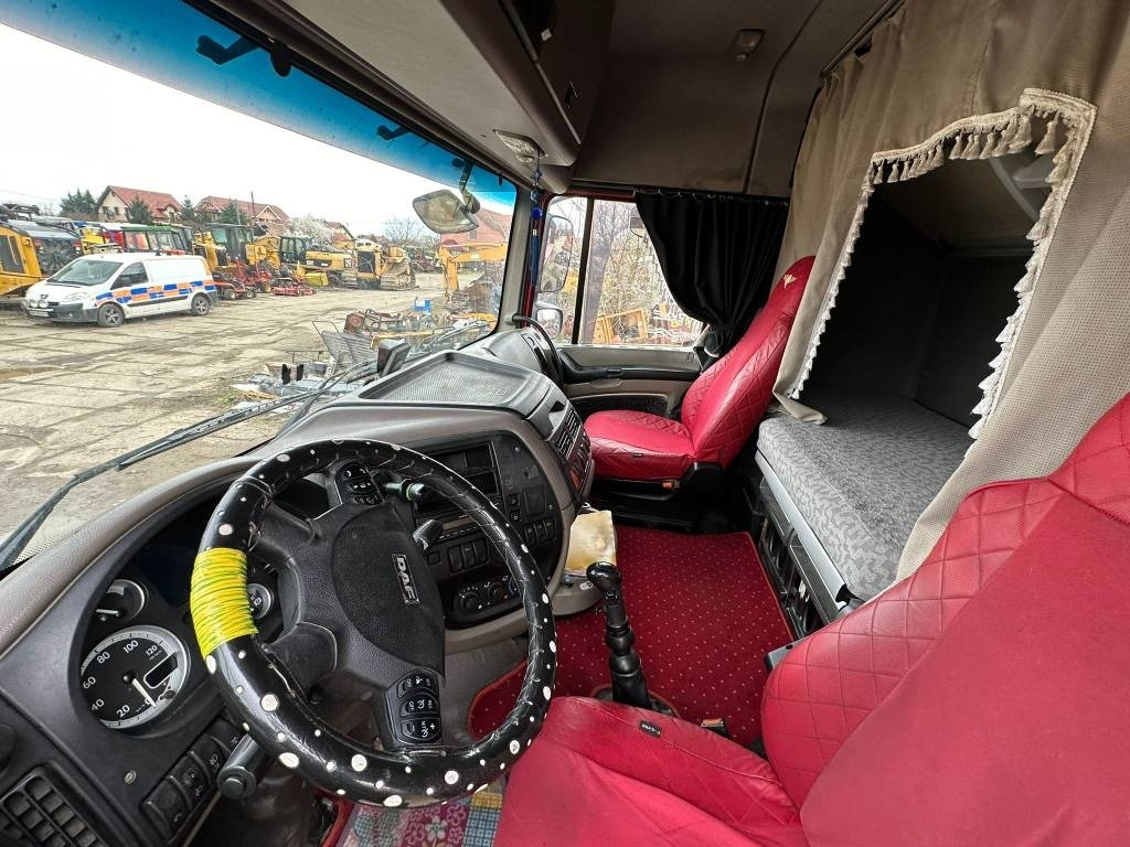 DAF XF105.410 - Nyergesvontató: 5 kép. DAF XF105.410 - Nyergesvontató: 5 kép.
