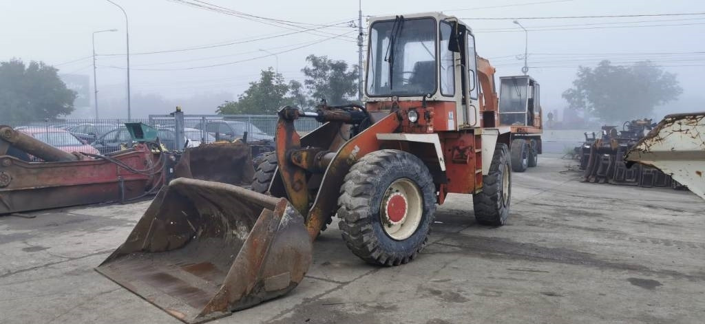 O&K F 1110 - Gumikerekes homlokrakodó: 2 kép. O&K F 1110 - Gumikerekes homlokrakodó: 2 kép.