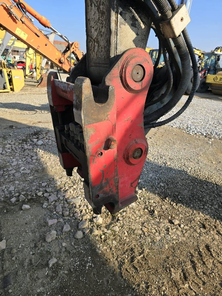OilQuick OQ70-55 Quick Coupler - Gyorscsatlakozó: 4 kép. OilQuick OQ70-55 Quick Coupler - Gyorscsatlakozó: 4 kép.