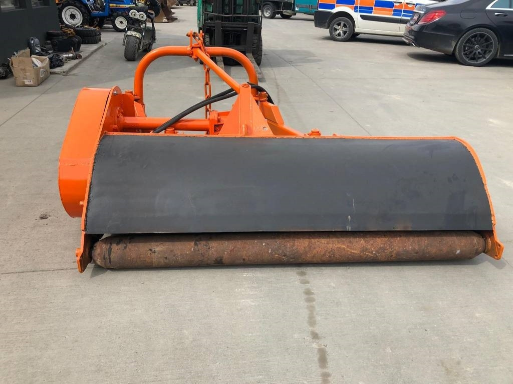 Perfect 180 - Szárzúzó/ Mulcsozó: 1 kép. Perfect 180 - Szárzúzó/ Mulcsozó: 1 kép.