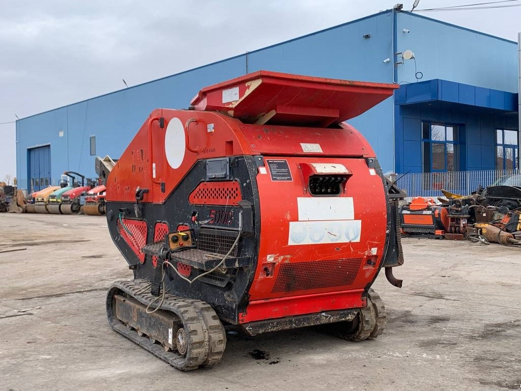 Red Rhino 5000 - Mobil törőgép: 3 kép. Red Rhino 5000 - Mobil törőgép: 3 kép.