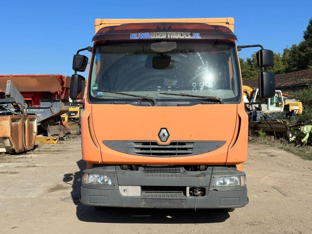 Renault Midlum 220 DCI - Dobozos felépítményű teherautó: 3 kép. Renault Midlum 220 DCI - Dobozos felépítményű teherautó: 3 kép.