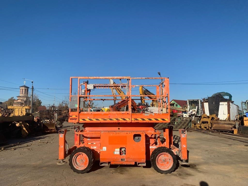 SkyJack SJ 6832 RT - Ollós emelő: 5 kép. SkyJack SJ 6832 RT - Ollós emelő: 5 kép.