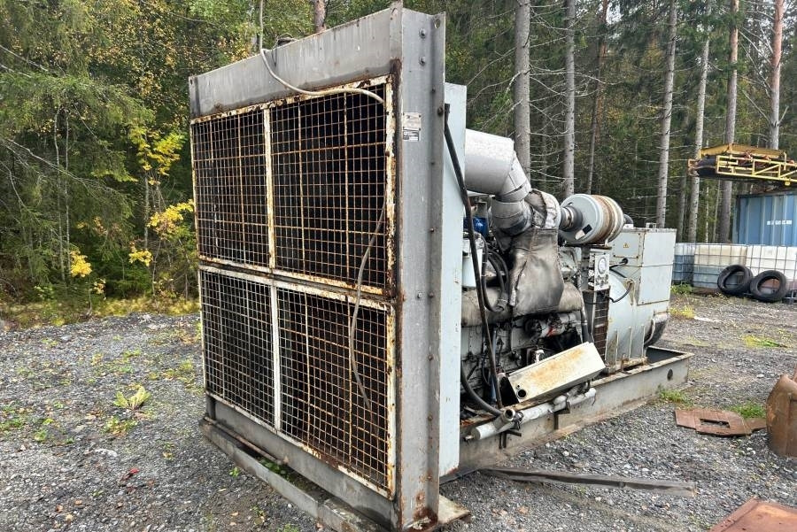 Stamford HC634J1 - Áramfejlesztő: 2 kép. Stamford HC634J1 - Áramfejlesztő: 2 kép.