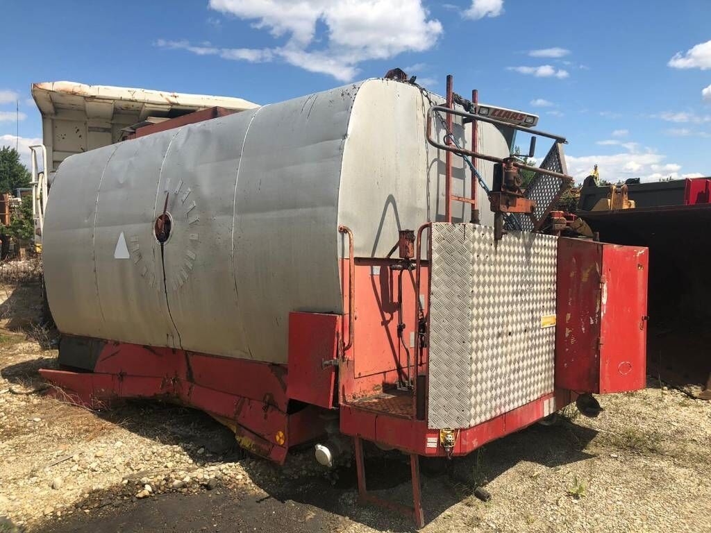 Strassmayr R7500 Strassmayr R7500 - Bitumenszóró: 1 kép. Strassmayr R7500 Strassmayr R7500 - Bitumenszóró: 1 kép.