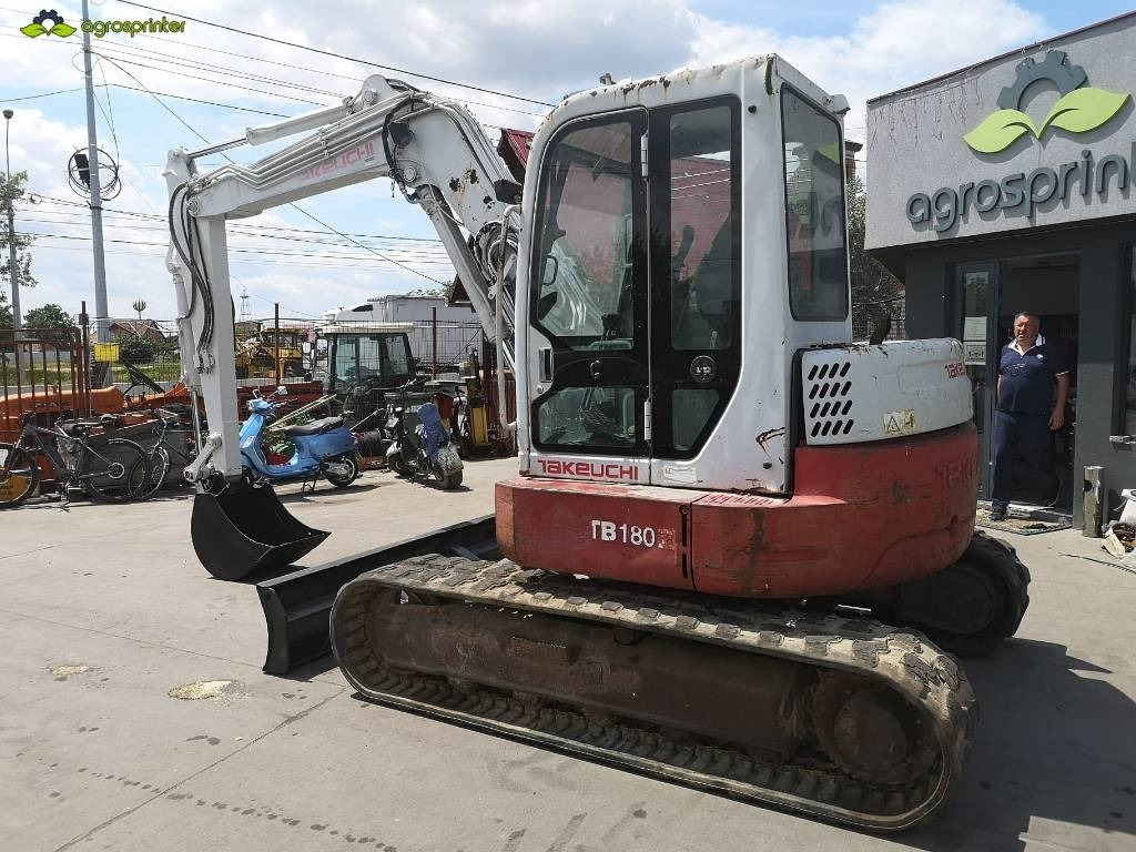 Takeuchi TB180FR - Minikotró: 4 kép. Takeuchi TB180FR - Minikotró: 4 kép.