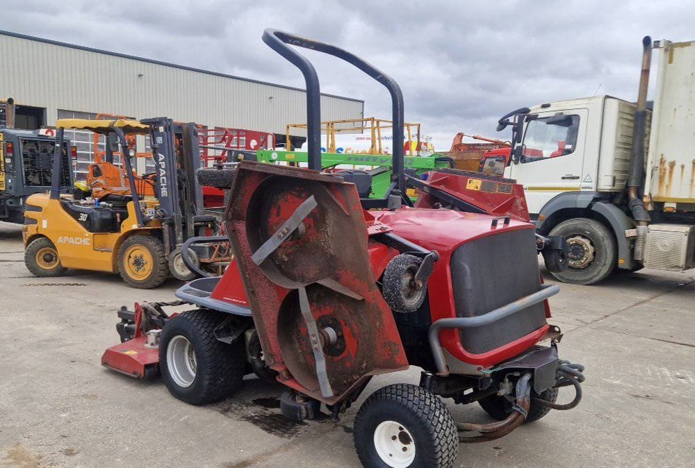 Toro R3240T - Kerti fűkasza: 2 kép. Toro R3240T - Kerti fűkasza: 2 kép.