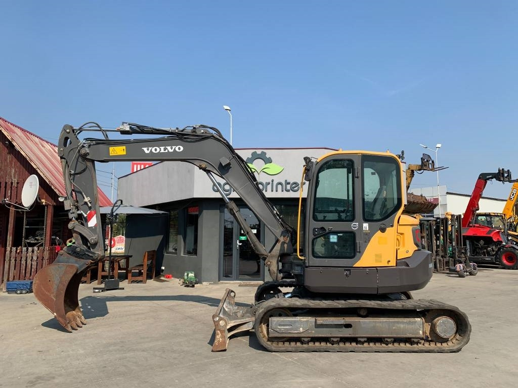Volvo ECR 88 D - Minikotró: 2 kép. Volvo ECR 88 D - Minikotró: 2 kép.
