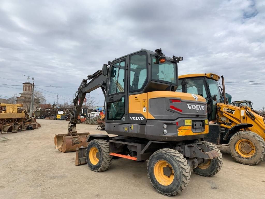 Gumikerekes kotró Volvo EW 60 E: 6 kép.