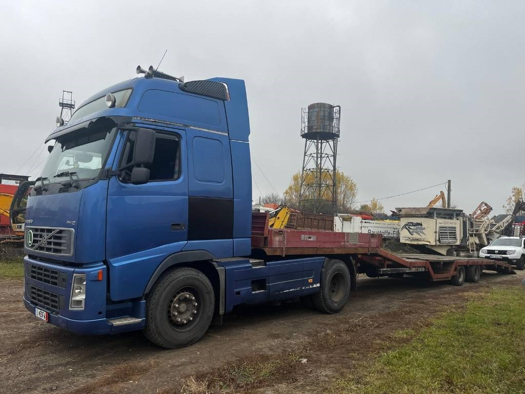 Volvo FH 12 460 - Dobozos felépítményű teherautó: 2 kép. Volvo FH 12 460 - Dobozos felépítményű teherautó: 2 kép.