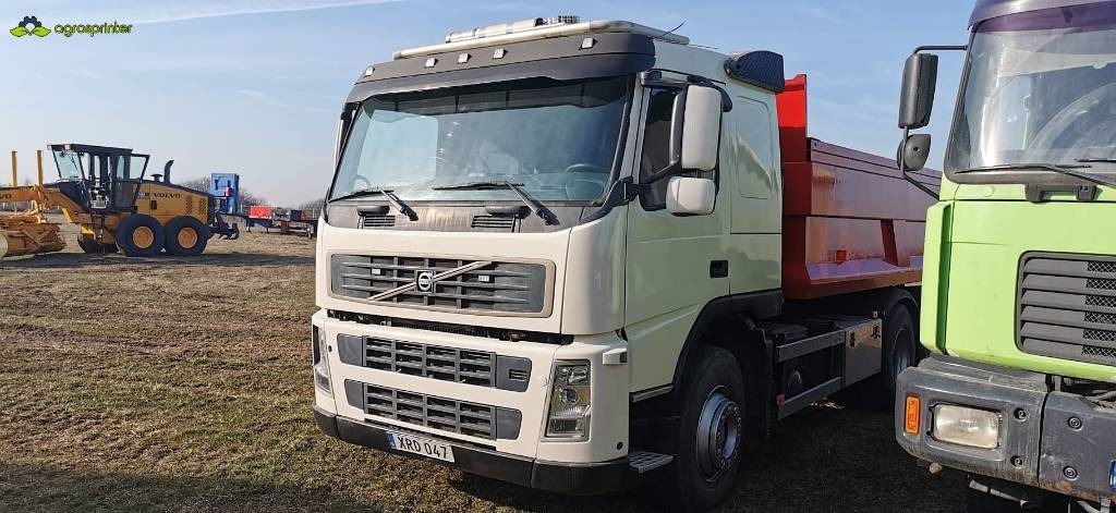 Volvo FM12 420 - Billenőplatós teherautó: 4 kép. Volvo FM12 420 - Billenőplatós teherautó: 4 kép.