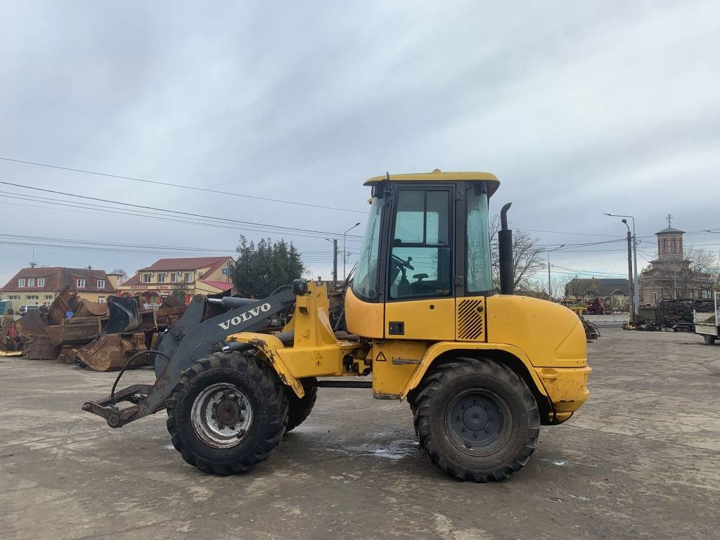 Volvo L 35 B - Gumikerekes homlokrakodó: 5 kép. Volvo L 35 B - Gumikerekes homlokrakodó: 5 kép.