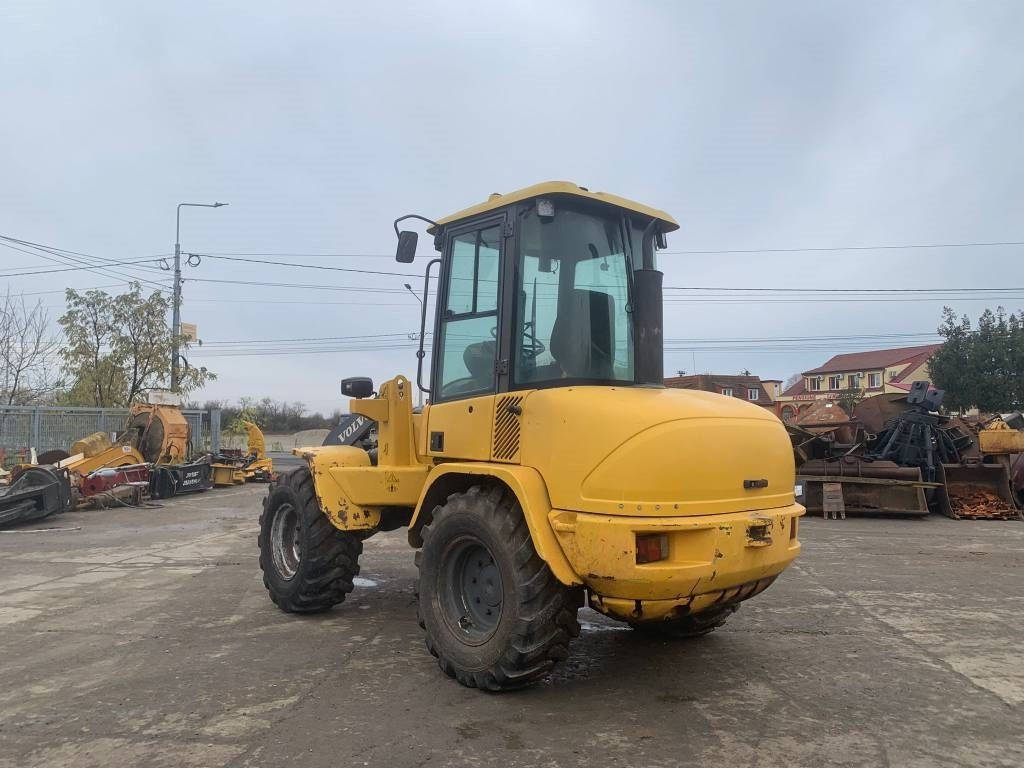 Volvo L 35 B - Gumikerekes homlokrakodó: 4 kép. Volvo L 35 B - Gumikerekes homlokrakodó: 4 kép.