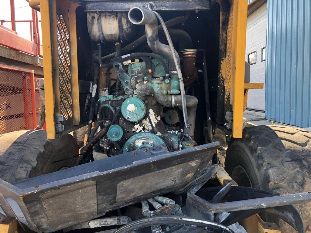 Volvo L 50 E FOR PARTS - Gumikerekes homlokrakodó: 2 kép. Volvo L 50 E FOR PARTS - Gumikerekes homlokrakodó: 2 kép.