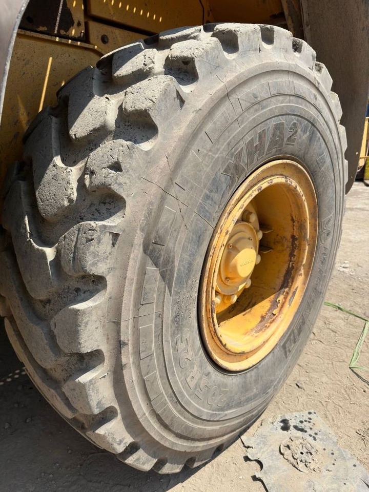 Gumikerekes homlokrakodó Volvo L 60 E: 8 kép.