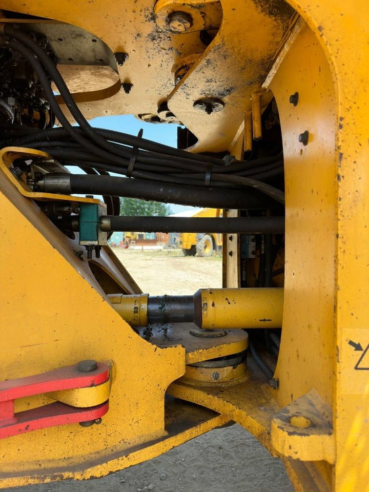 Gumikerekes homlokrakodó Volvo L 60 E: 9 kép.