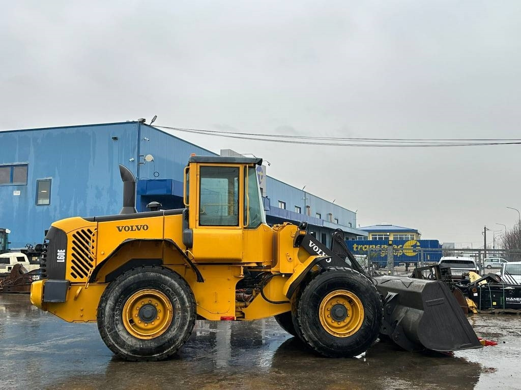 Volvo L 60 E - Gumikerekes homlokrakodó: 5 kép. Volvo L 60 E - Gumikerekes homlokrakodó: 5 kép.