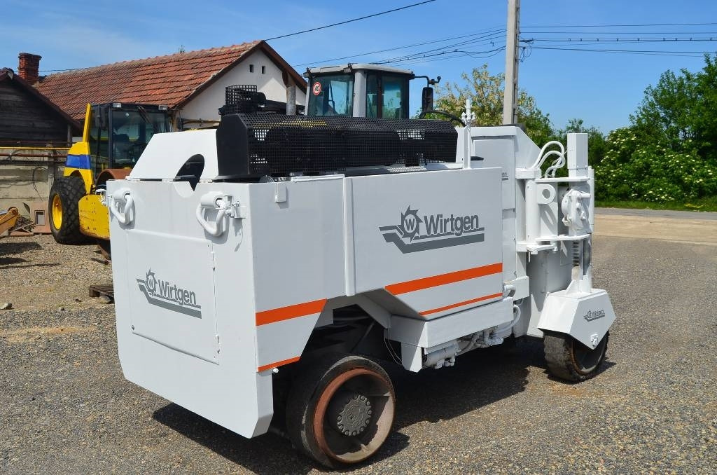 Wirtgen W1000L  - Aszfaltmaró: 2 kép. Wirtgen W1000L  - Aszfaltmaró: 2 kép.