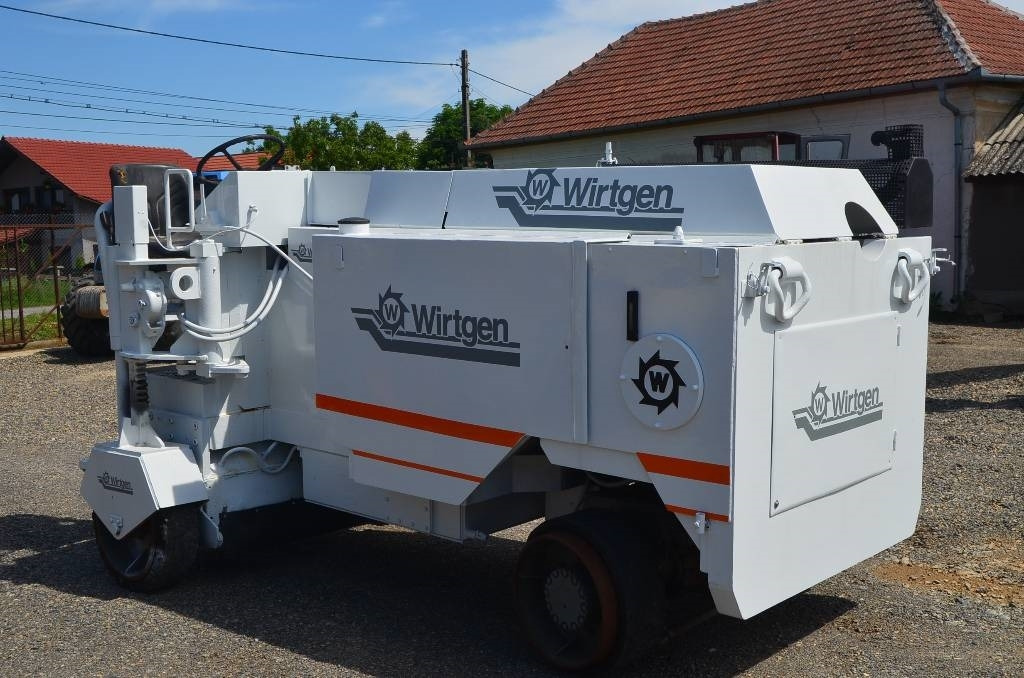 Wirtgen W1000L  - Aszfaltmaró: 1 kép. Wirtgen W1000L  - Aszfaltmaró: 1 kép.