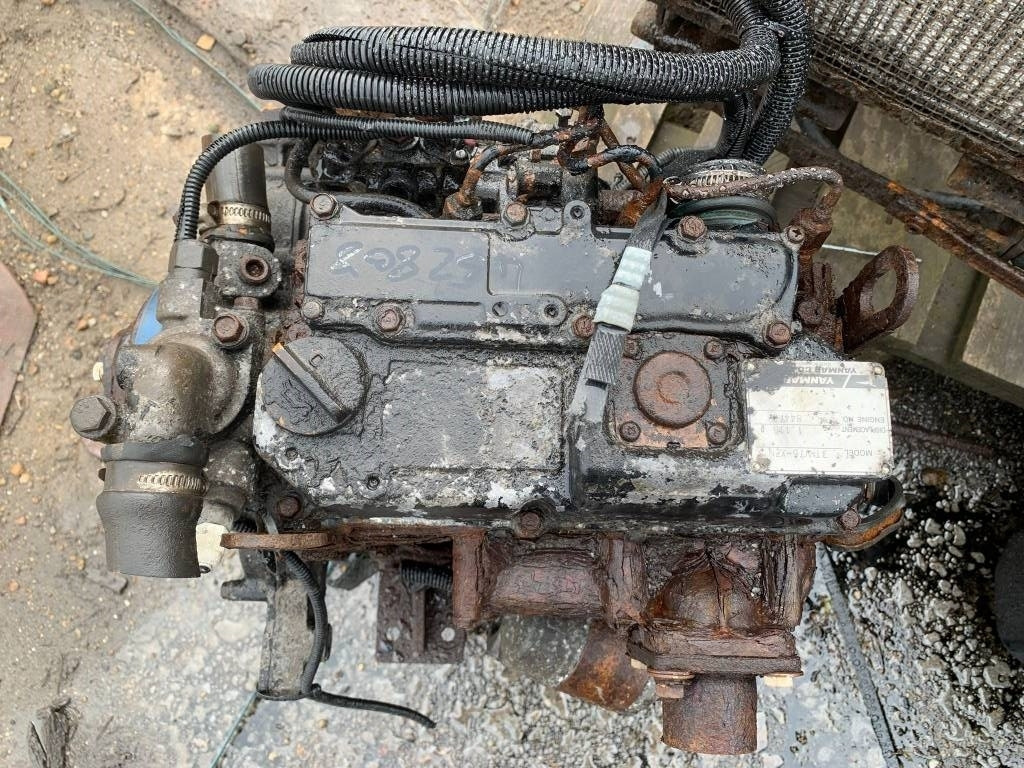 Yanmar 3TNV76 ENGINE  - Motor - Építőipari gépek: 1 kép. Yanmar 3TNV76 ENGINE  - Motor - Építőipari gépek: 1 kép.