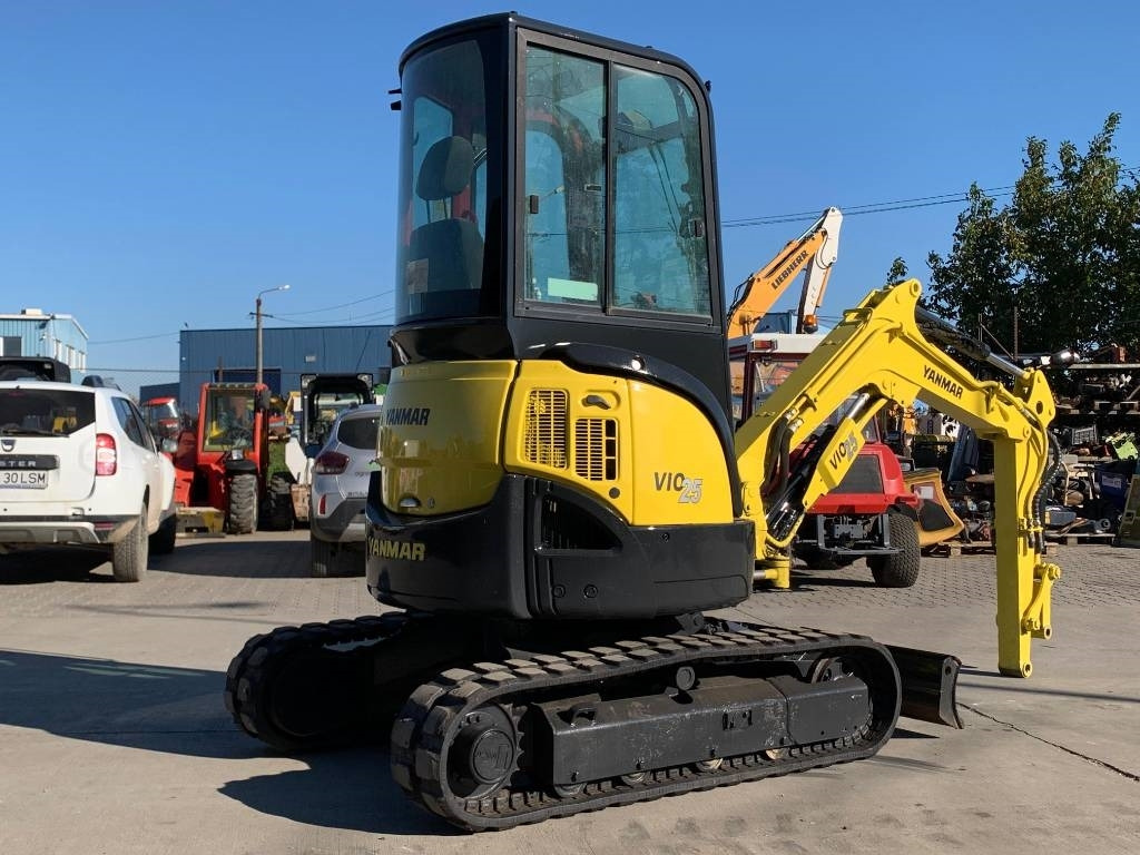 Yanmar Vio 25-4 - Minikotró: 3 kép. Yanmar Vio 25-4 - Minikotró: 3 kép.