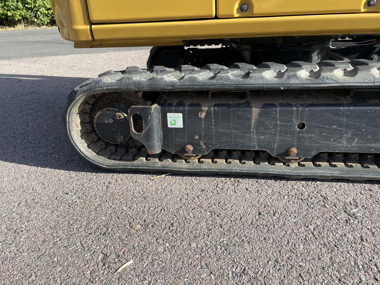 CATERPILLAR 301.8 - Minikotró: 5 kép. CATERPILLAR 301.8 - Minikotró: 5 kép.