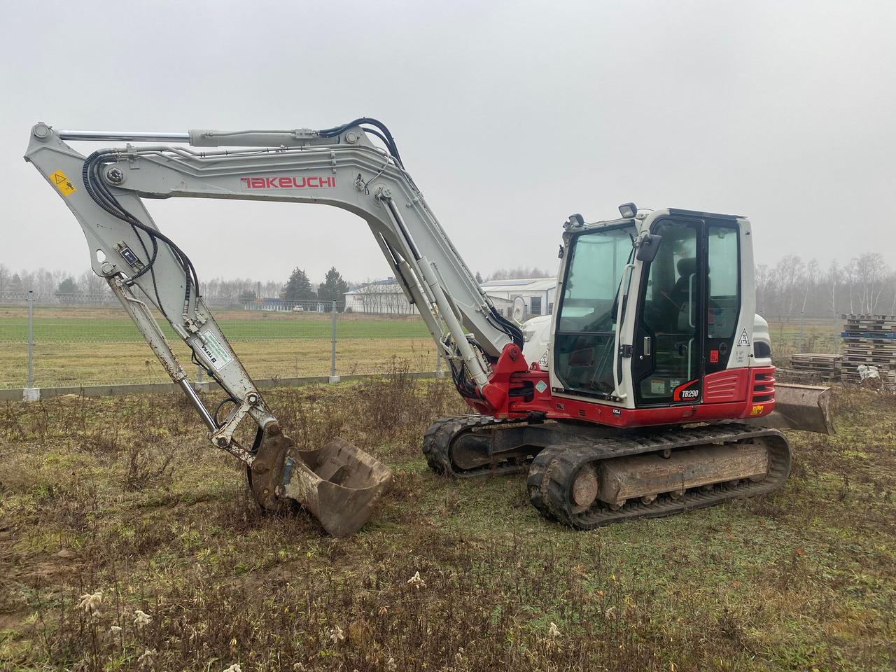 TAKEUCHI TB 290 - Minikotró: 1 kép. TAKEUCHI TB 290 - Minikotró: 1 kép.