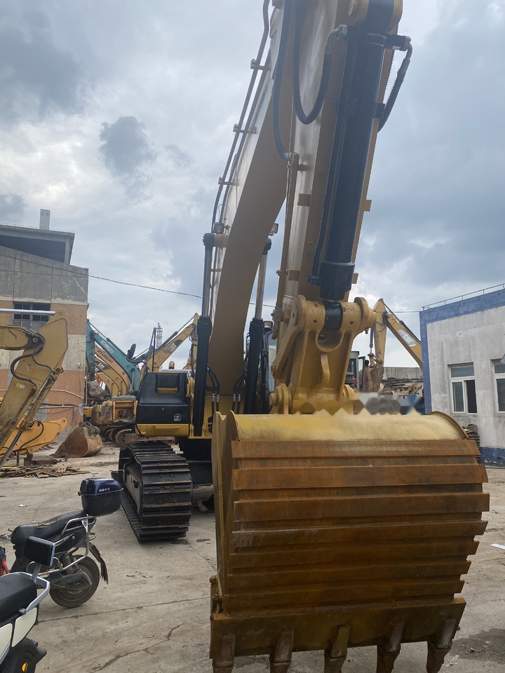 Caterpillar 336D - Lánctalpas kotró: 2 kép. Caterpillar 336D - Lánctalpas kotró: 2 kép.
