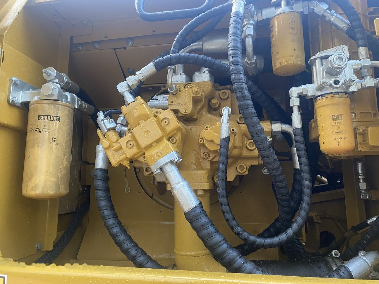 Caterpillar 336D - Lánctalpas kotró: 2 kép. Caterpillar 336D - Lánctalpas kotró: 2 kép.