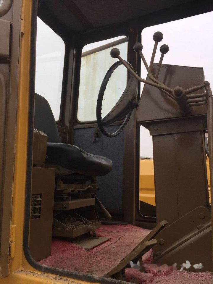 Caterpillar CAT 120G - Gréder: 2 kép. Caterpillar CAT 120G - Gréder: 2 kép.