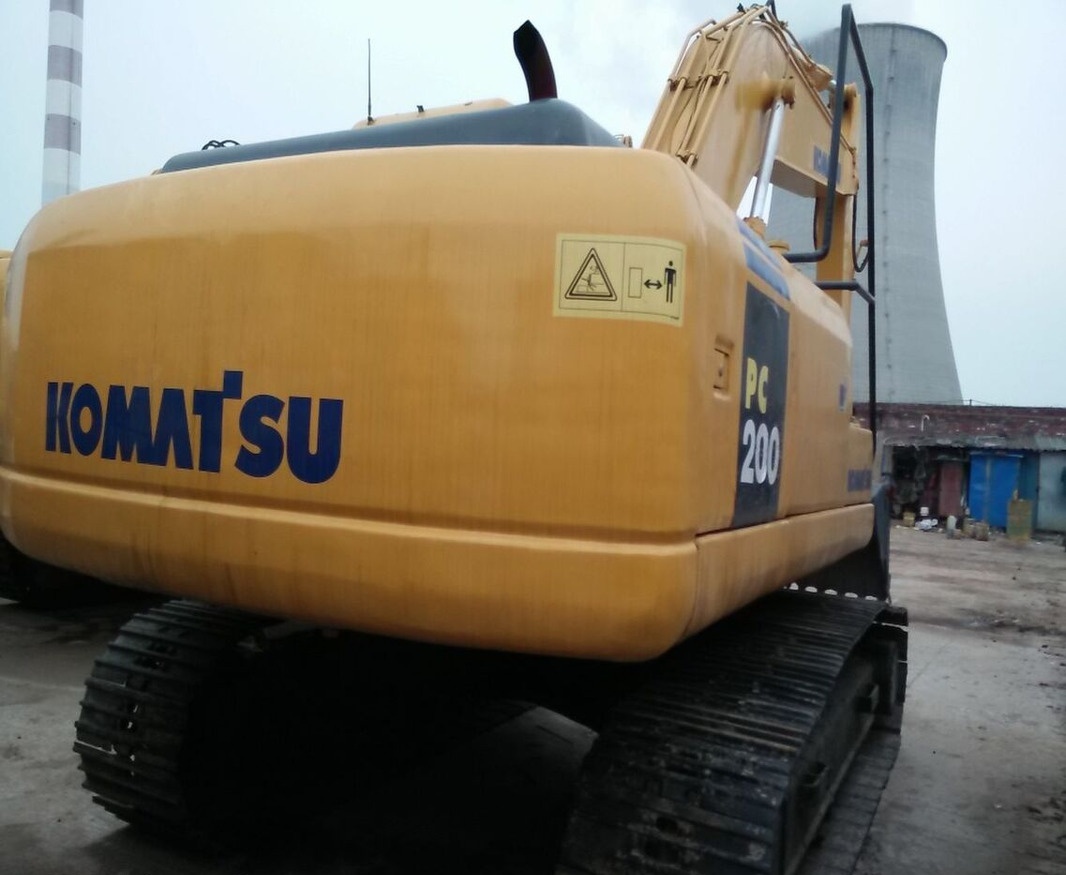 Komatsu PC200-7 - Lánctalpas kotró: 1 kép. Komatsu PC200-7 - Lánctalpas kotró: 1 kép.