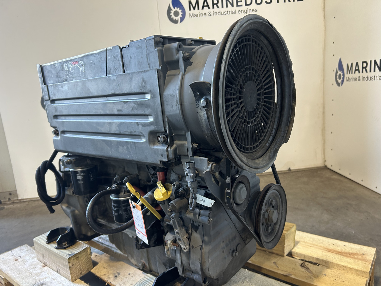 Motor - Építőipari gépek Deutz F4L 2011: 12 kép. Motor - Építőipari gépek Deutz F4L 2011: 12 kép.