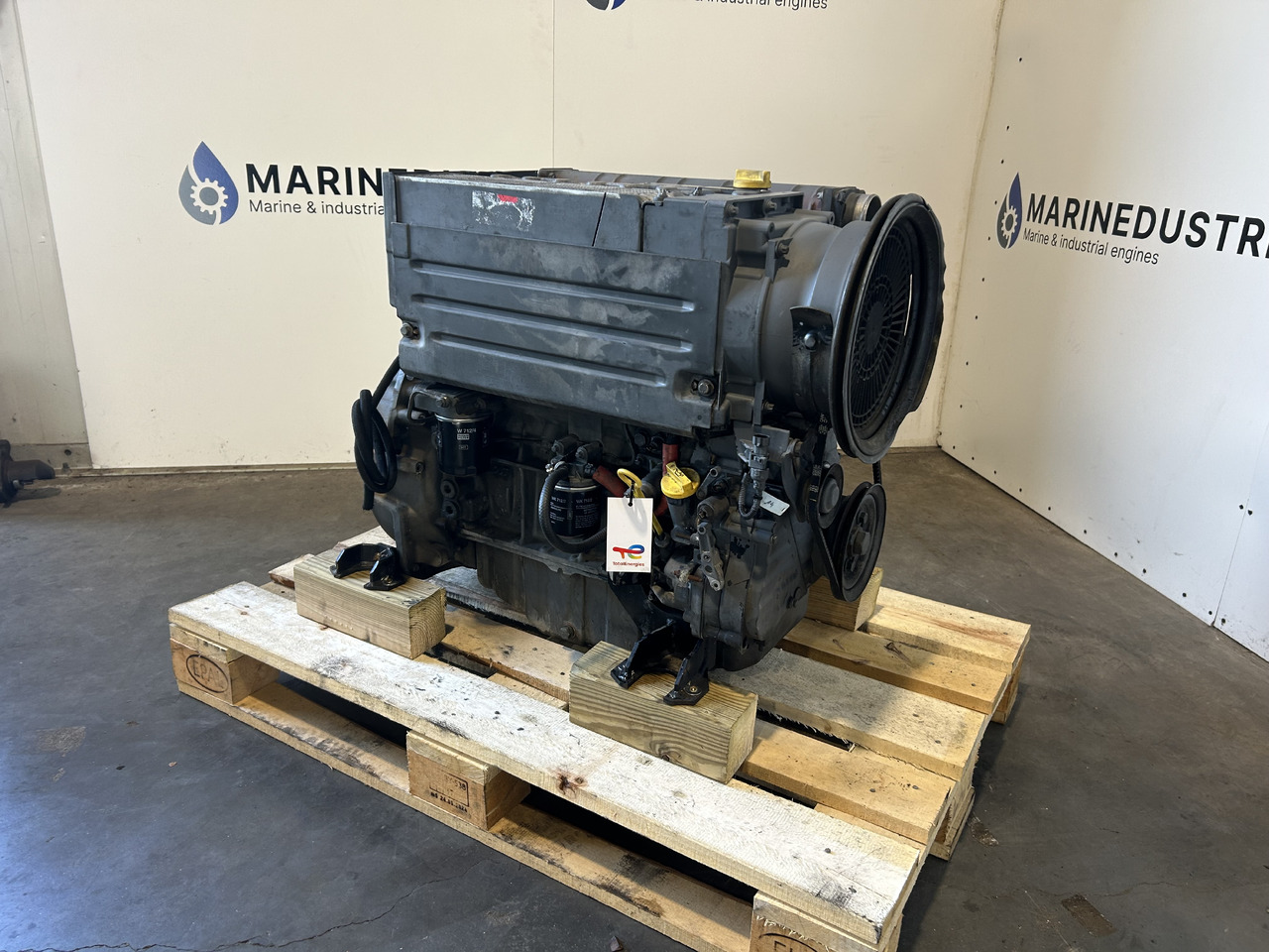 Motor - Építőipari gépek Deutz F4L 2011: 11 kép. Motor - Építőipari gépek Deutz F4L 2011: 11 kép.