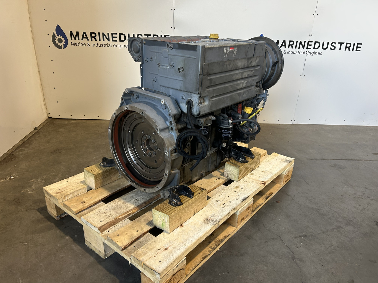 Motor - Építőipari gépek Deutz F4L 2011: 10 kép. Motor - Építőipari gépek Deutz F4L 2011: 10 kép.