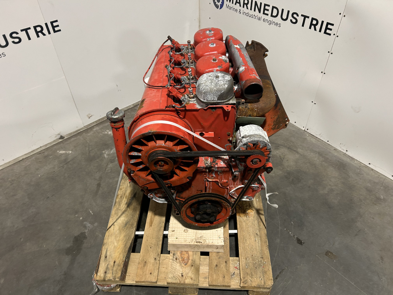 Deutz F4L 912 - Motor: 4 kép. Deutz F4L 912 - Motor: 4 kép.