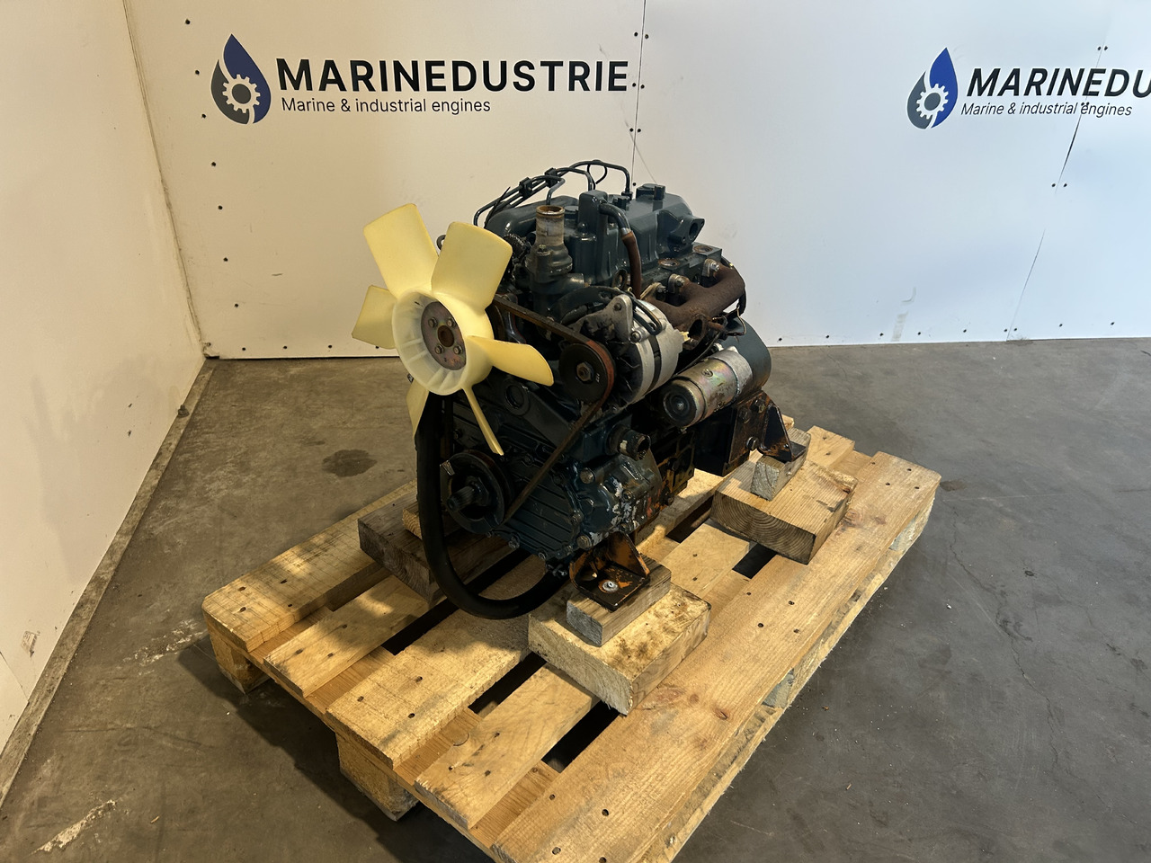 Kubota D1102 - Motor - Úthenger: 1 kép. Kubota D1102 - Motor - Úthenger: 1 kép.