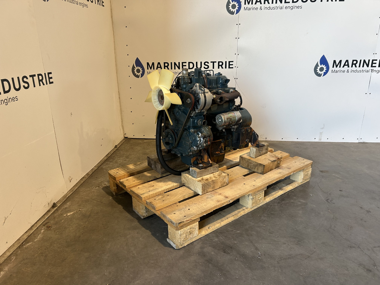 Kubota D1102 - Motor - Úthenger: 2 kép. Kubota D1102 - Motor - Úthenger: 2 kép.