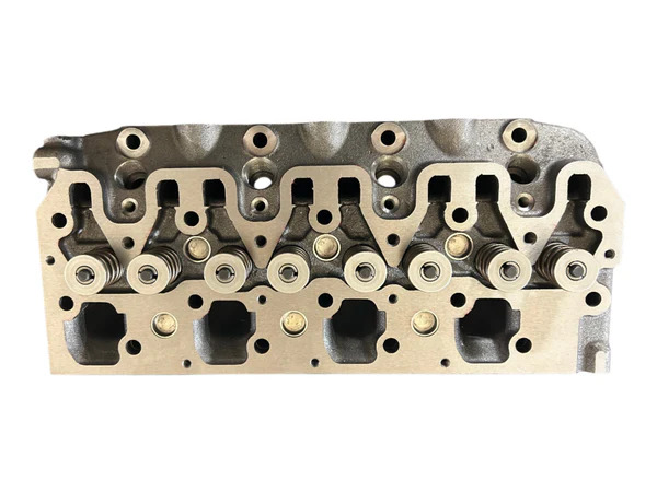 Perkins 404D-15 Cylinderhead - Motor - Építőipari gépek: 3 kép. Perkins 404D-15 Cylinderhead - Motor - Építőipari gépek: 3 kép.