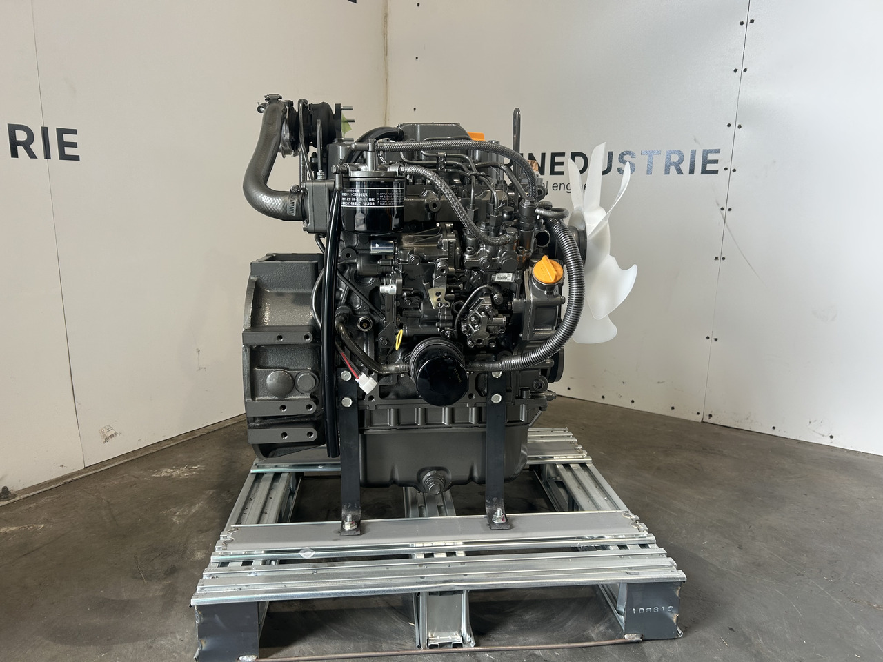 Yanmar 3TNV84T - Motor - Kotrógép: 1 kép. Yanmar 3TNV84T - Motor - Kotrógép: 1 kép.