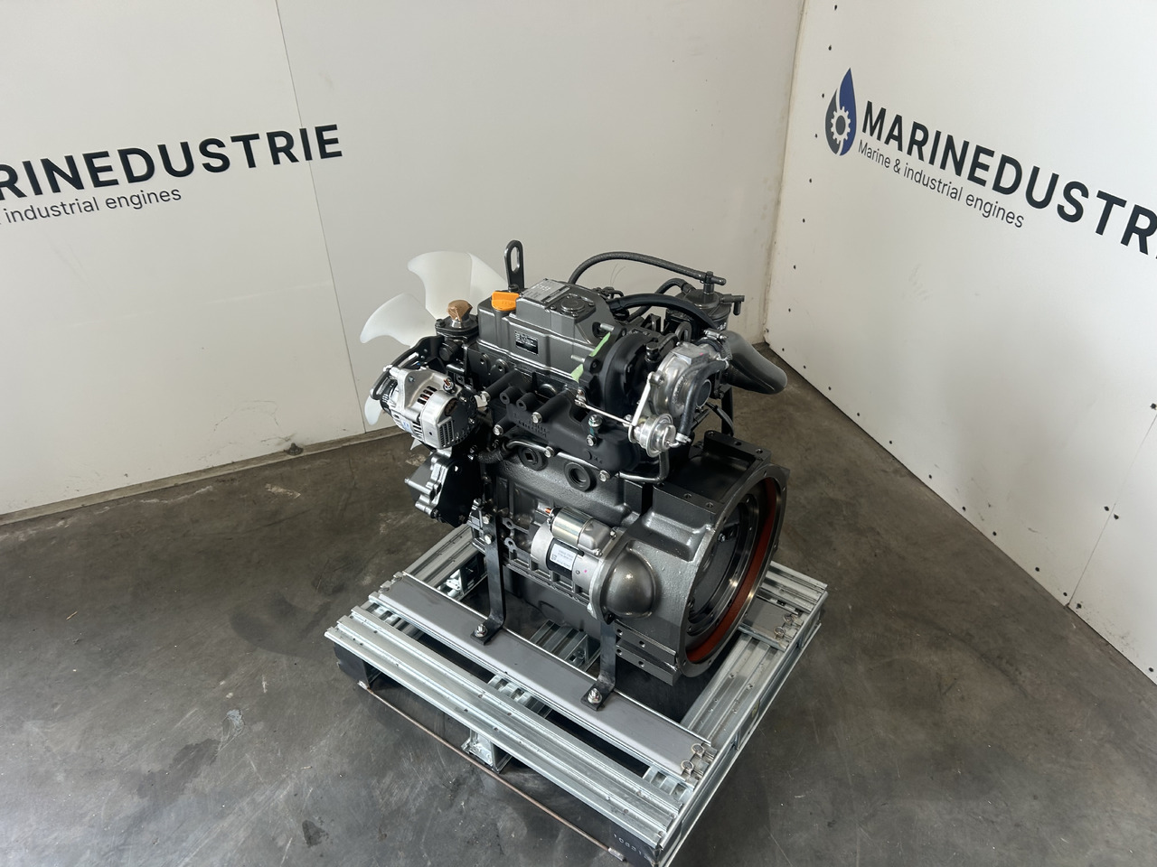Yanmar 3TNV84T - Motor - Kotrógép: 4 kép. Yanmar 3TNV84T - Motor - Kotrógép: 4 kép.