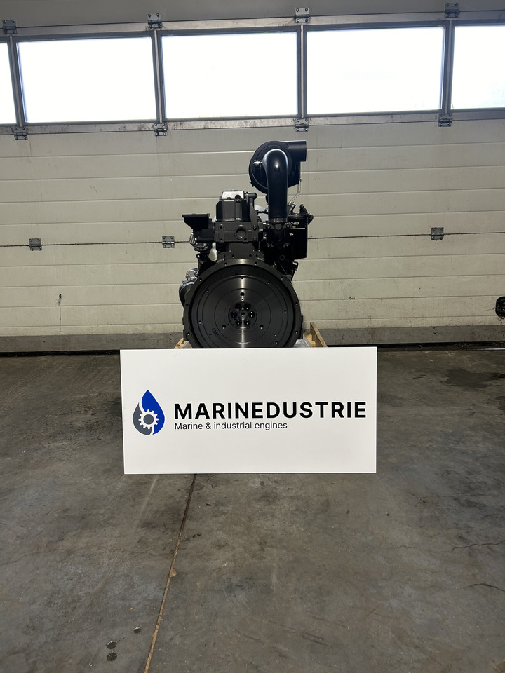 Yanmar 4TNV98 - Motor - Építőipari gépek: 5 kép. Yanmar 4TNV98 - Motor - Építőipari gépek: 5 kép.