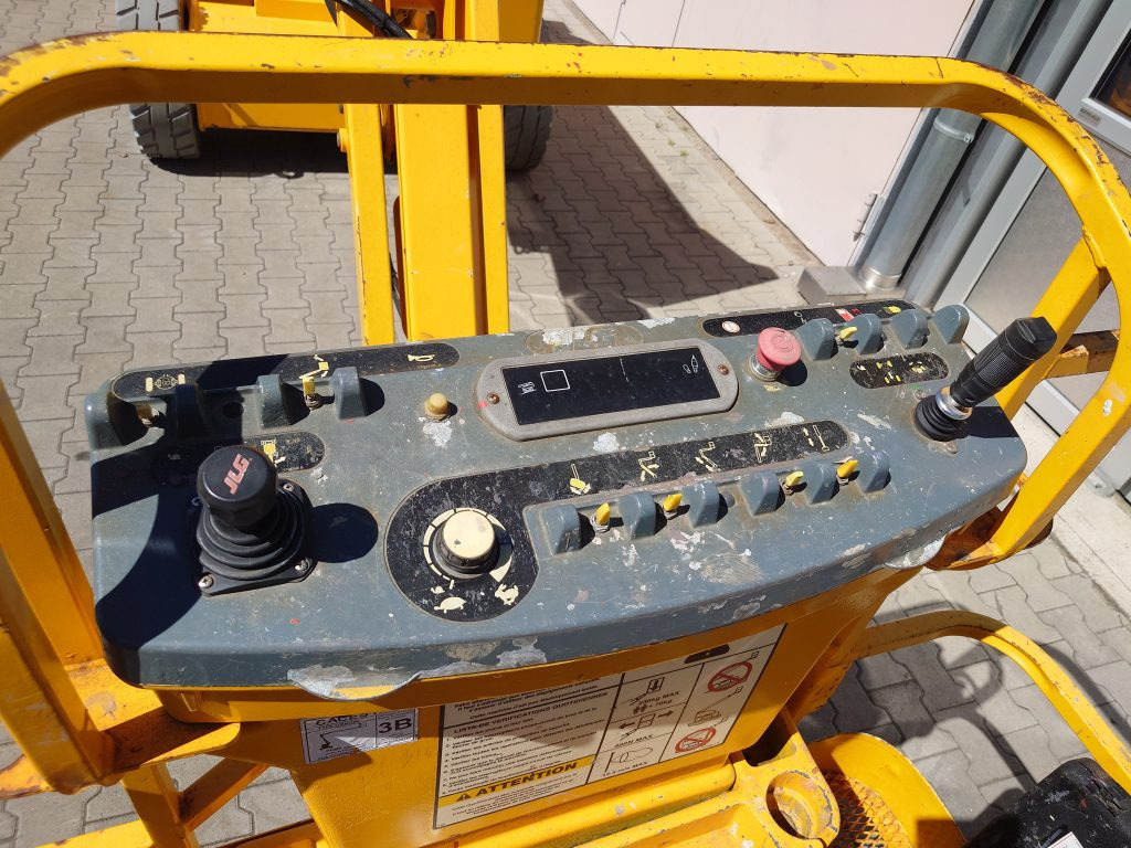 JLG M450AJ - Személyemelő: 5 kép. JLG M450AJ - Személyemelő: 5 kép.