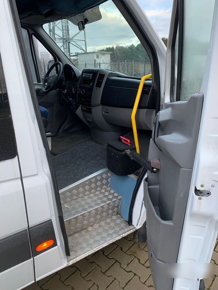 Minibusz, Kisbusz Mercedes-Benz Sprinter 515 CDI- 21 PLACES + 5 STANDING: 9 kép. Minibusz, Kisbusz Mercedes-Benz Sprinter 515 CDI- 21 PLACES + 5 STANDING: 9 kép.