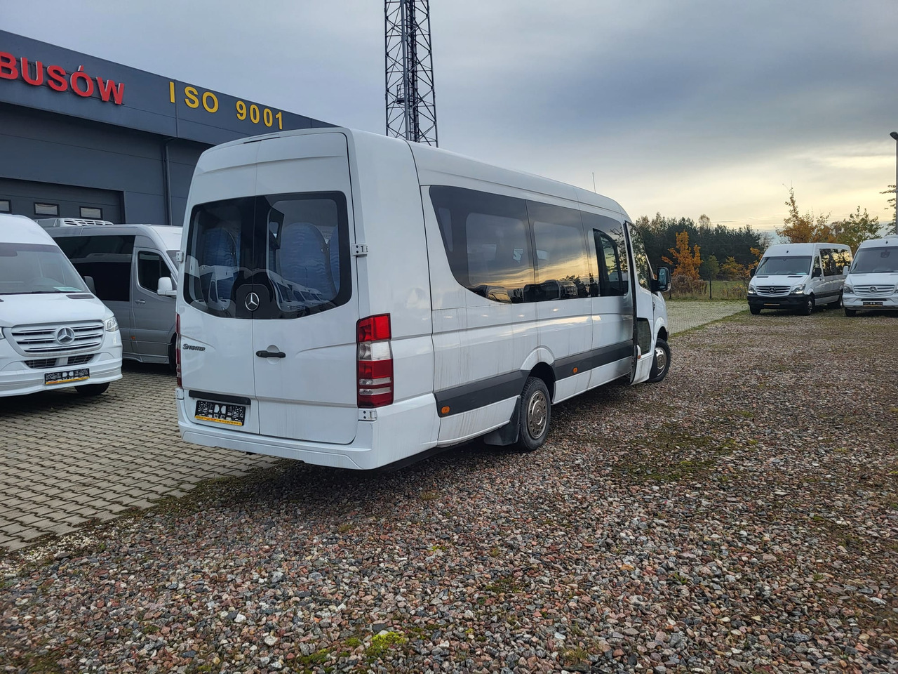Mercedes-Benz Sprinter 518 CDI - 24 places + standing - Minibusz, Kisbusz: 4 kép. Mercedes-Benz Sprinter 518 CDI - 24 places + standing - Minibusz, Kisbusz: 4 kép.