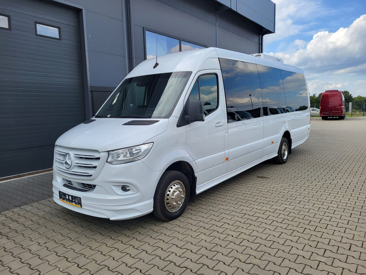 Mercedes-Benz Sprinter 519 CDI 24 places + 3 standing - Helyközi busz: 2 kép. Mercedes-Benz Sprinter 519 CDI 24 places + 3 standing - Helyközi busz: 2 kép.