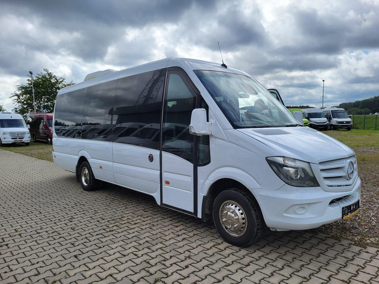 Mercedes-Benz Sprinter 519 CDI 24 seats - Távolsági busz: 1 kép. Mercedes-Benz Sprinter 519 CDI 24 seats - Távolsági busz: 1 kép.