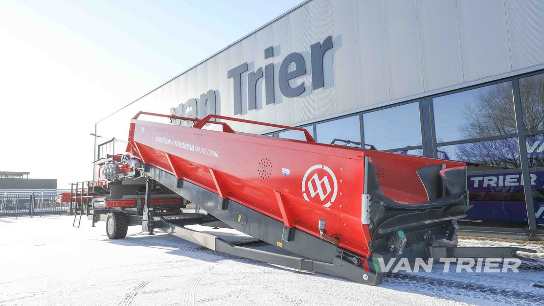 Miedema MH242-DVB Receiving hopper - Tárolóberendezések: 2 kép. Miedema MH242-DVB Receiving hopper - Tárolóberendezések: 2 kép.